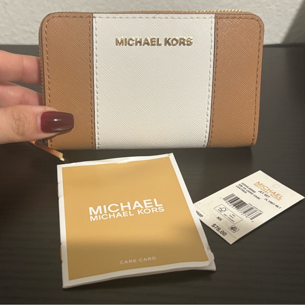 MICHAEL KORS White & Tan Zip Card Case Wallet